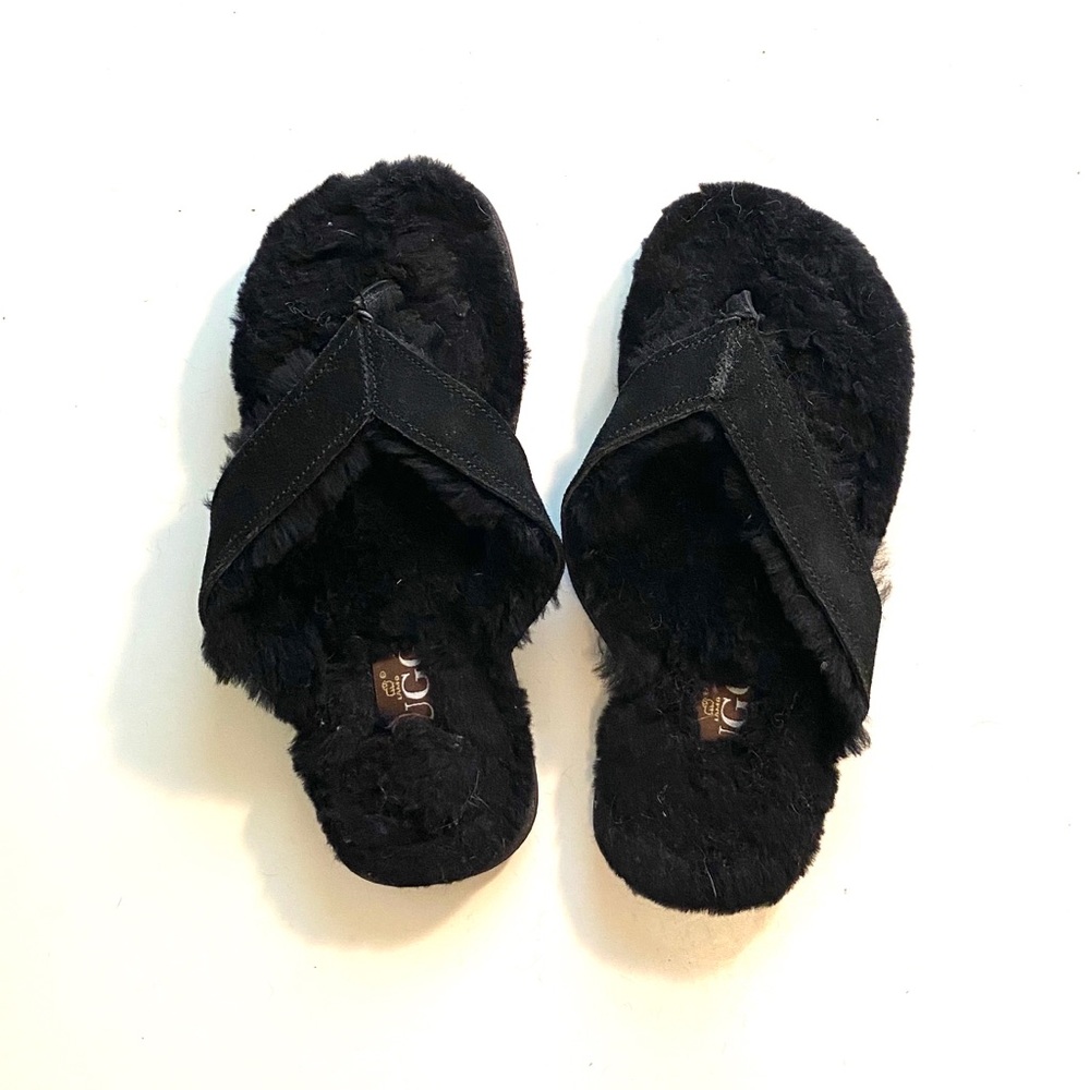NWOT UGG Black Suede Flip Flops Size 7